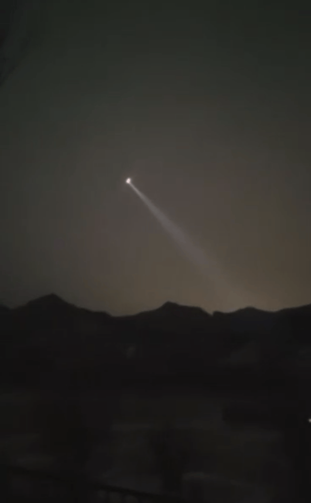 河北承德三人冰面落水<strong></p>
<p>币安法币交易所</strong>，官方：一名孩子已脱困，还有2人正搜救