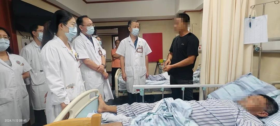 广州一“老酒鬼”路边捡到宝<strong></p>
<p>币安账号注销</strong>,笑着笑着倒下了……