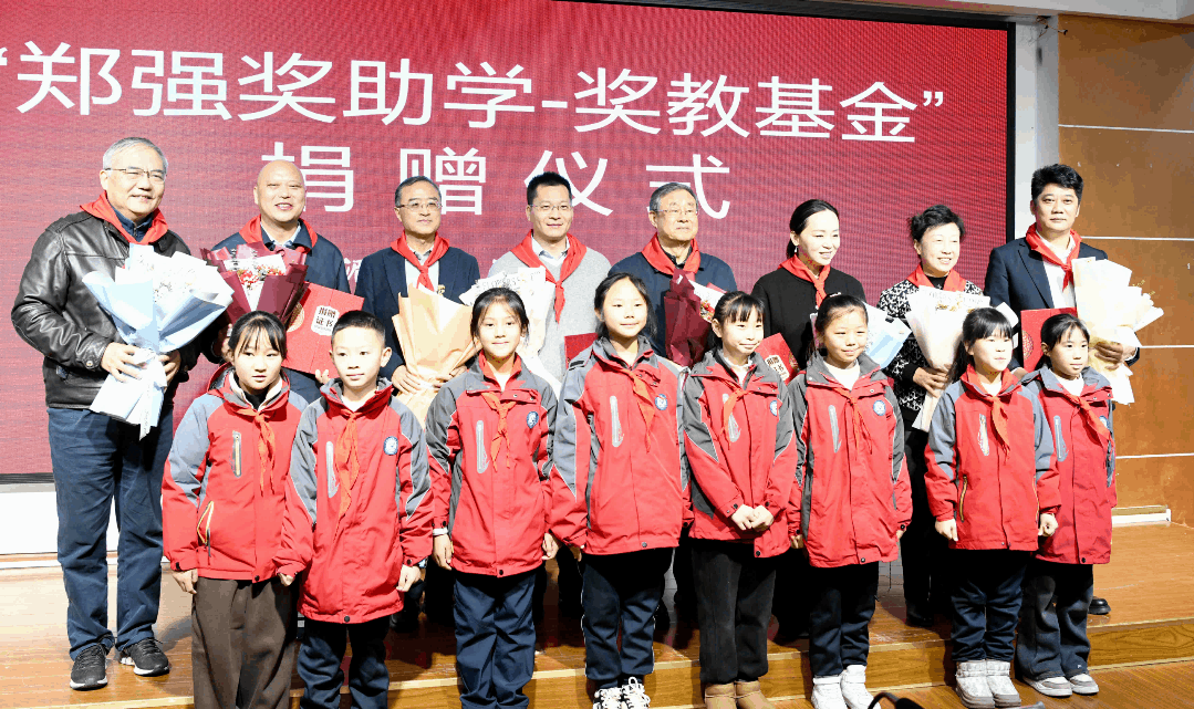 “网红教授”郑强重回贵州<strong></p>
<p>币安客服电话</strong>,“郑强奖助学-奖教基金”已获捐赠416万余元