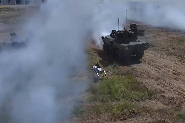 央视曝光解放军演习:坦克和机器狗集群攻击<strong></p>
<p>币安客服电话</strong>,美军给岛内提了个醒