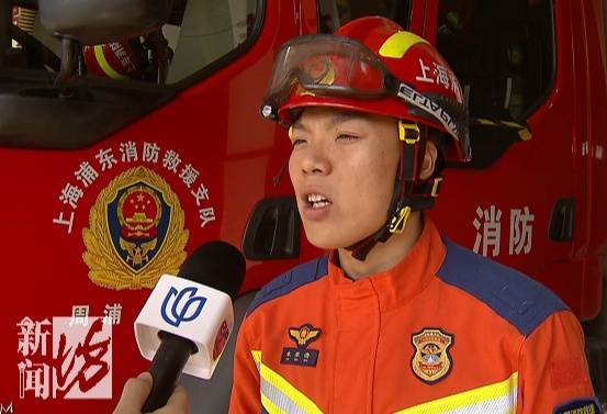 “水已经到胸口了！”事发上海深夜<strong></p>
<p>币安网</strong>，一小轿车冲进河道！紧急救援→