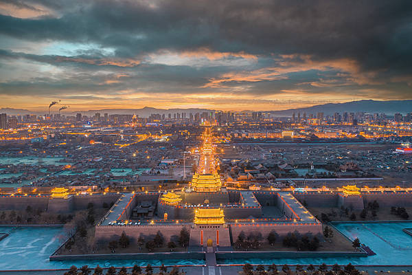 让商户彻夜亮灯被拒后深夜撬锁<strong></p>
<p>币安网</strong>，春晚小品上演现实版