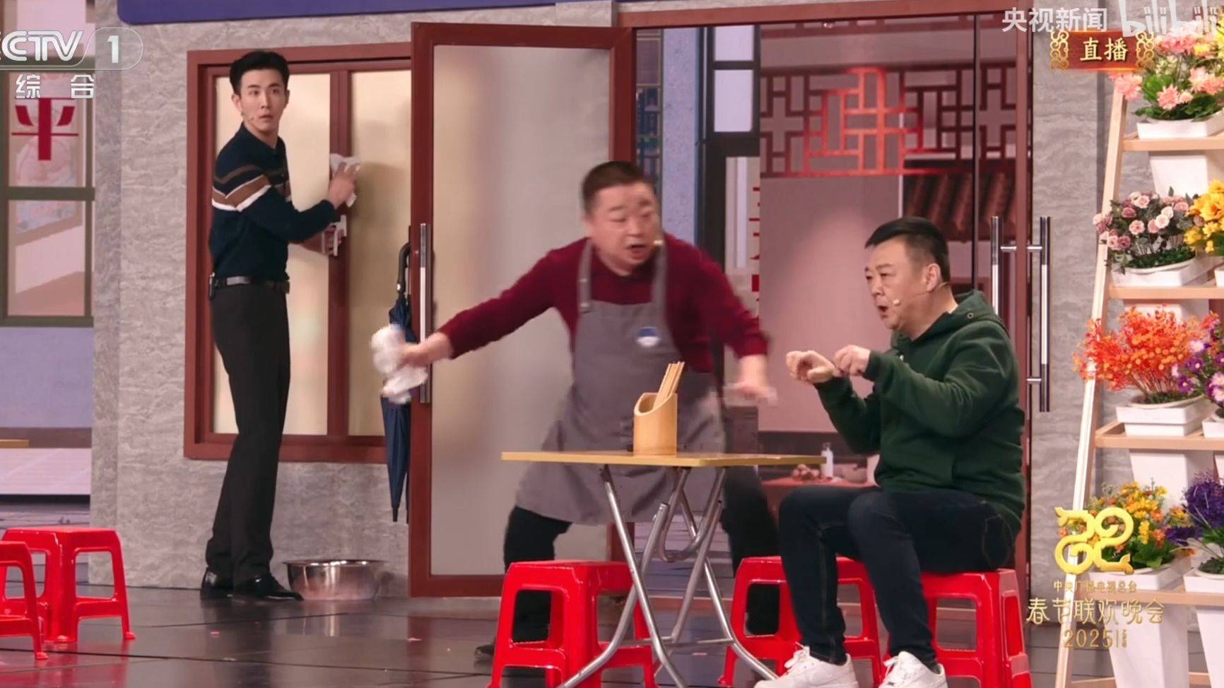 让商户彻夜亮灯被拒后深夜撬锁<strong></p>
<p>币安网</strong>，春晚小品上演现实版