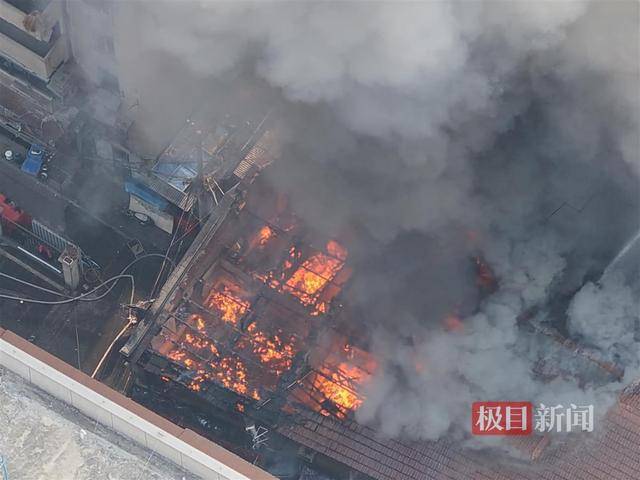 武汉一栋两层公房失火<strong></p>
<p>币安体验贷</strong>,火已被扑灭无人员伤亡