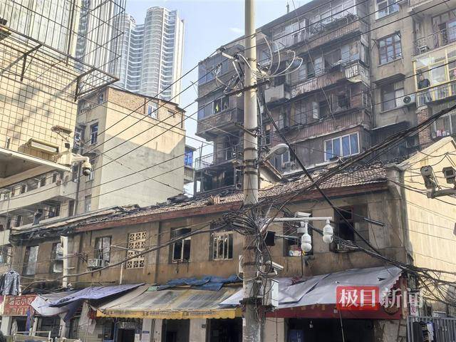 武汉一栋两层公房失火<strong></p>
<p>币安体验贷</strong>,火已被扑灭无人员伤亡