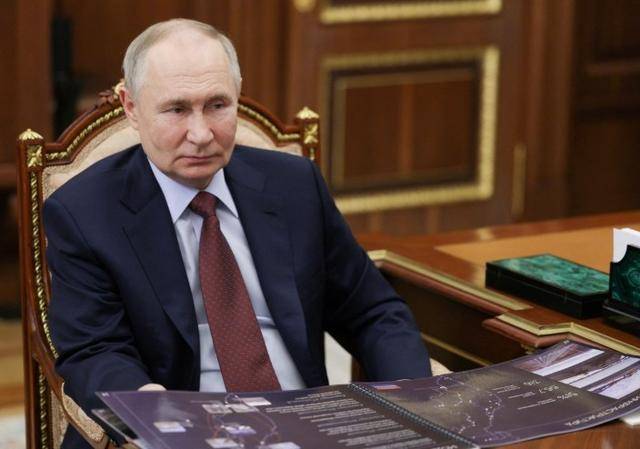 俄军越境绕后<strong></p>
<p>币安官网app最新版下载</strong>,库尔斯克乌军孤军被围,乌克兰再丢一枚“筹码”?