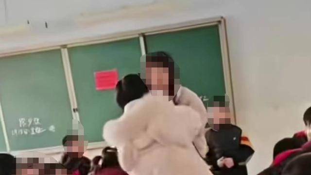 山西一老师把学生牙打掉<strong></p>
<p>币安官网app最新版下载</strong>，家人冲进教室讨说法？官方回应