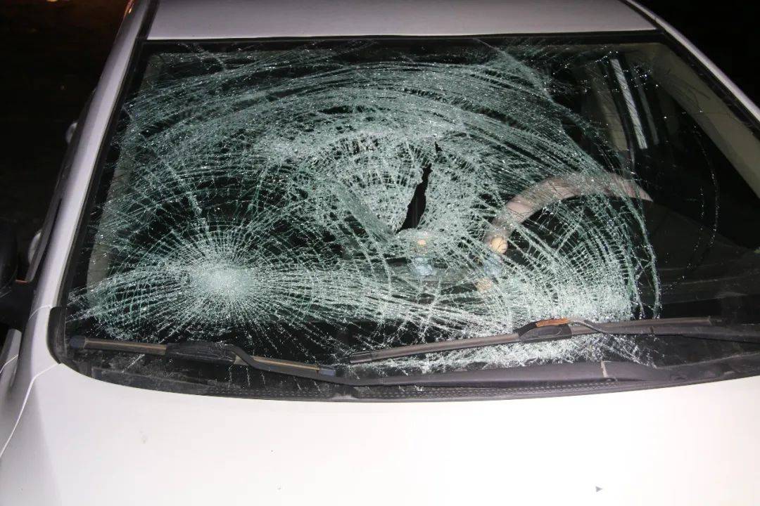 内蒙古:“砰”的一声巨响<strong></p>
<p>数字币交易所币安</strong>,轿车撞上了行人!悲剧发生只因司机的一个行为……