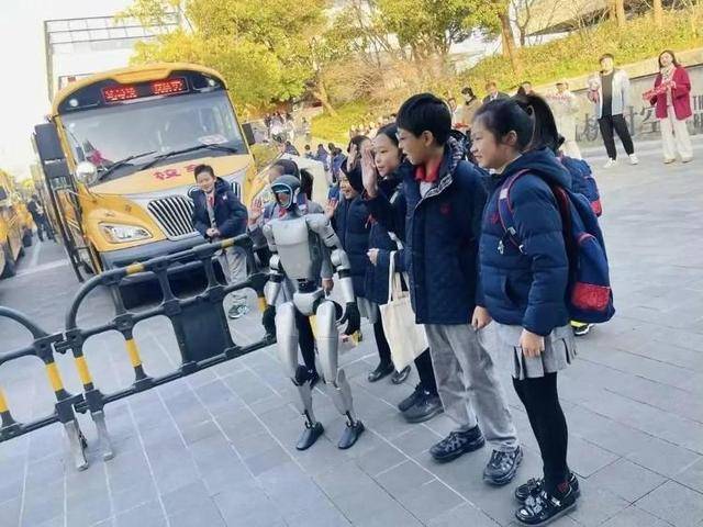 怪不得宇树机器人抢不到!抢到的人已经开始赚钱:租出去<strong></p>
<p>币安交易所排名</strong>,一天收费5000元至1.5万元