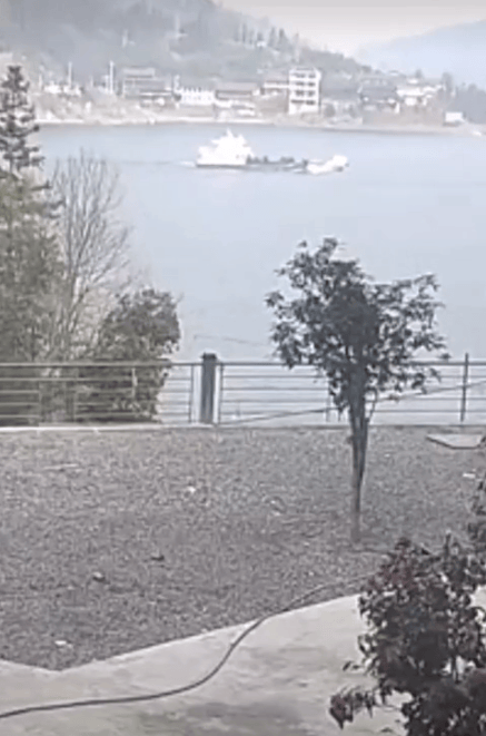 湖南两船相撞视频曝光:疑似一艘船在直行<strong></p>
<p>币安网下载</strong>,另一艘横穿河流