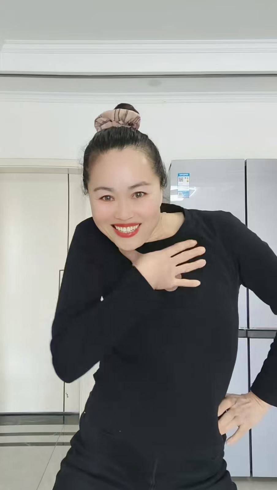 河南52岁阿姨跳“断头舞”走红：一开始是好奇<strong></p>
<p>币安网下载</strong>，要技巧才有感觉，真不是特效！