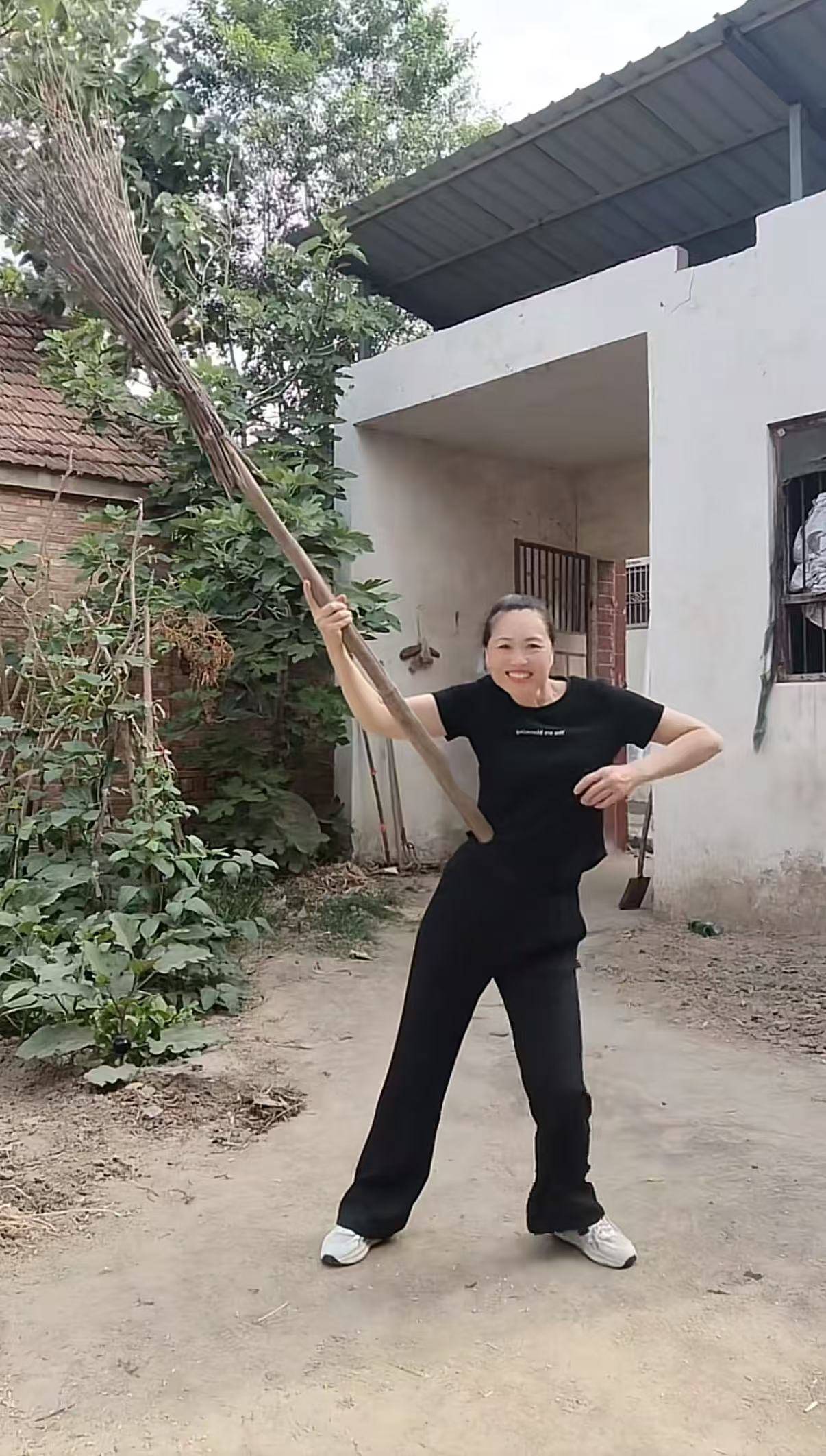 河南52岁阿姨跳“断头舞”走红：一开始是好奇<strong></p>
<p>币安网下载</strong>，要技巧才有感觉，真不是特效！