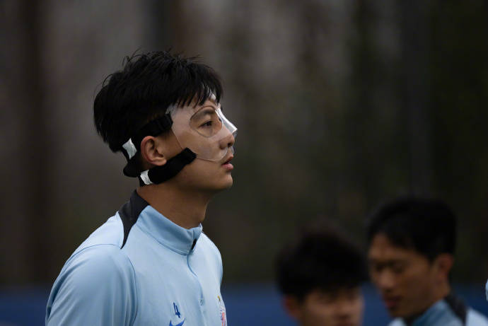 国足怎么办<strong></p>
<p>币安网站</strong>?申花官方确认蒋圣龙骨折 两轮连伤两大中卫