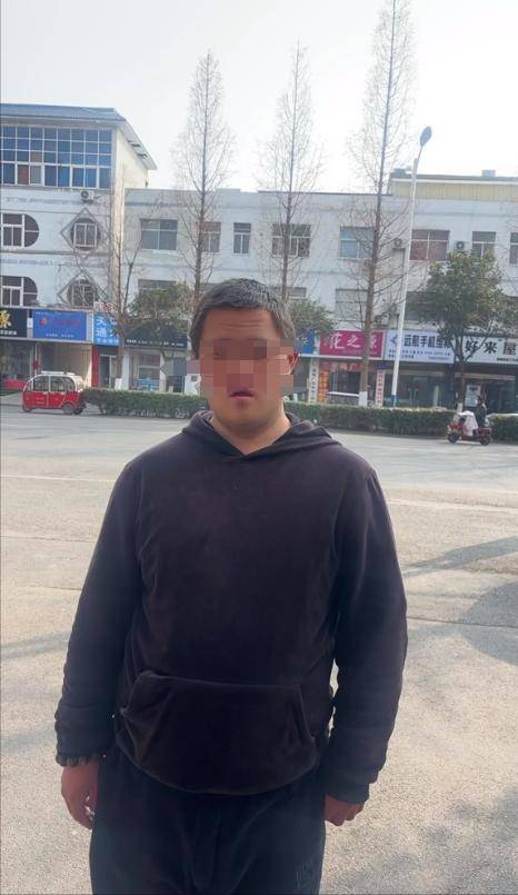 山东一单亲妈妈直播间阻止网友辱骂“唐宝”少年遭上门殴打<strong></p>
<p>币安网址</strong>,警方:已受理案件,正调查