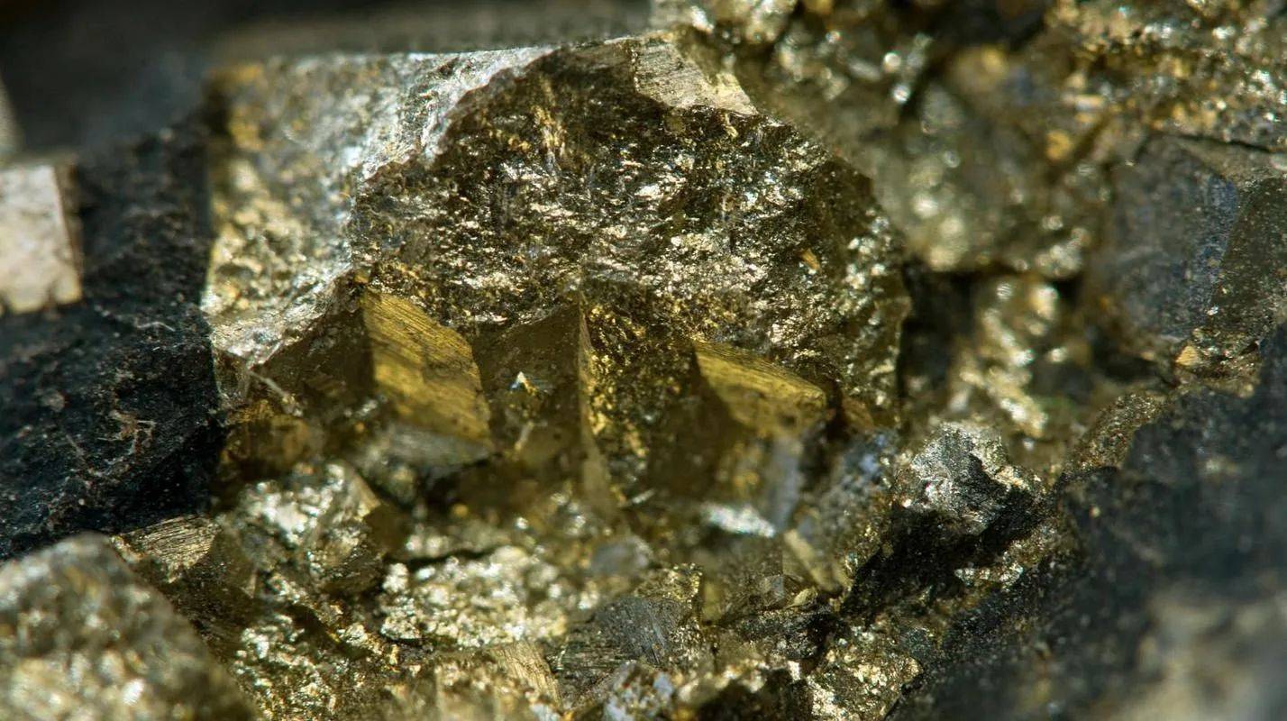 “卖谁都不许卖给中国！”蒙古国把最大铜矿卖给澳洲<strong></p>
<p>币安法币账户</strong>，并提出一无理要求