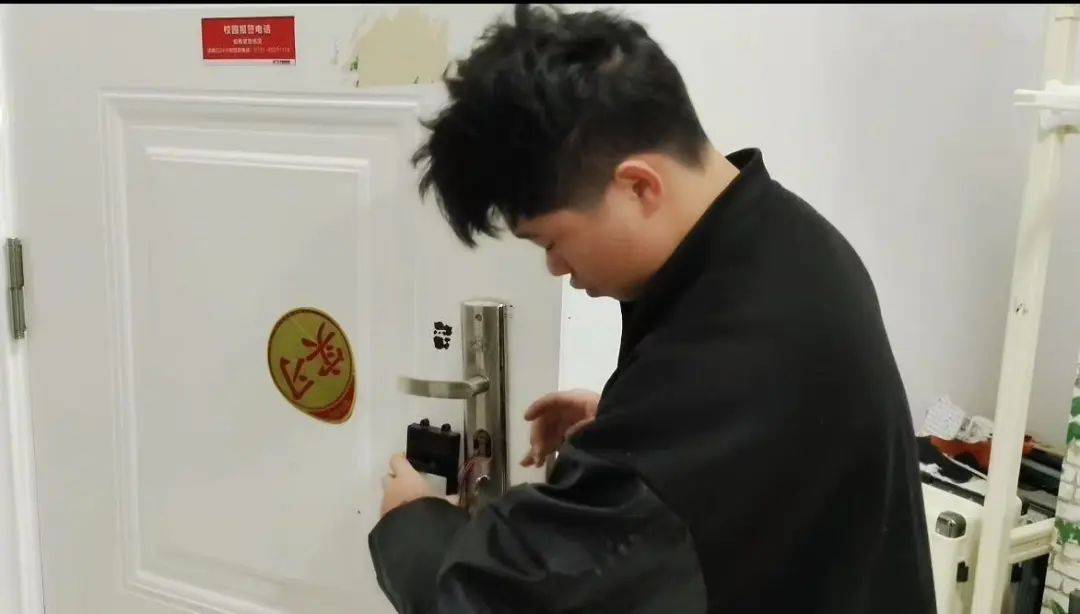 这室友靠谱!长沙一学生花80元为宿舍自制指纹锁:从小喜欢捣鼓<strong></p>
<p>中币和安币</strong>,做出来感觉特别爽