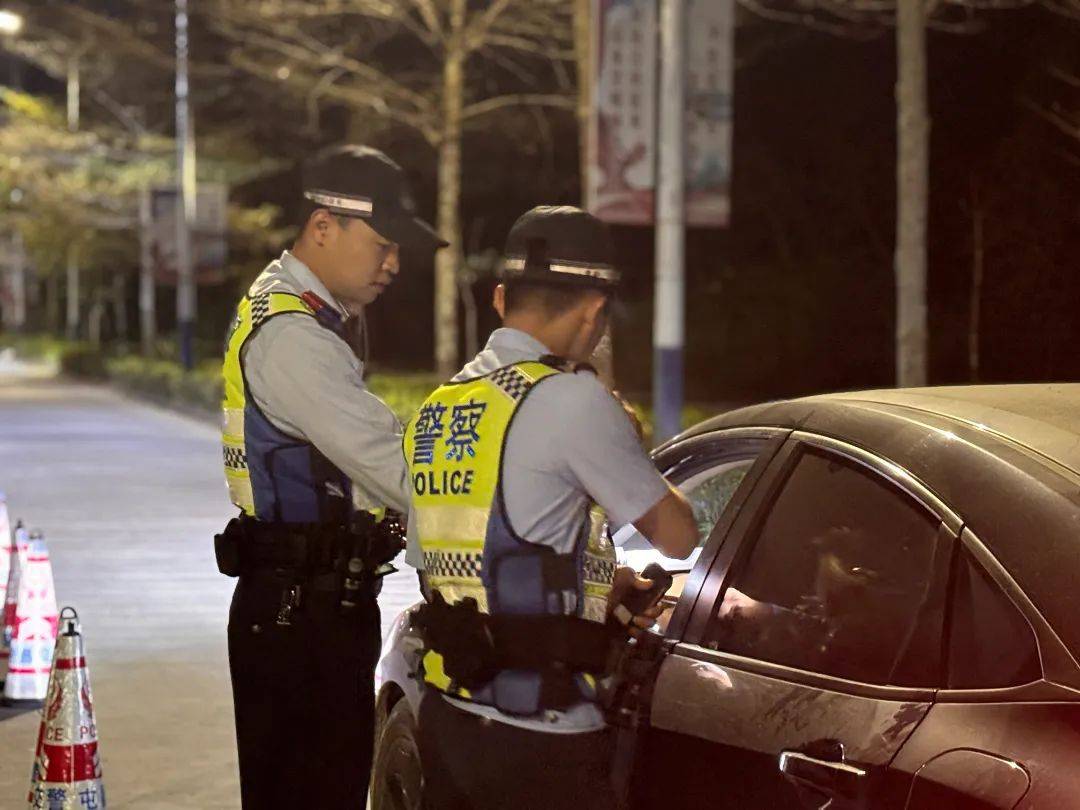 同桌的两人<strong></p>
<p>中币和安币</strong>,双双被查