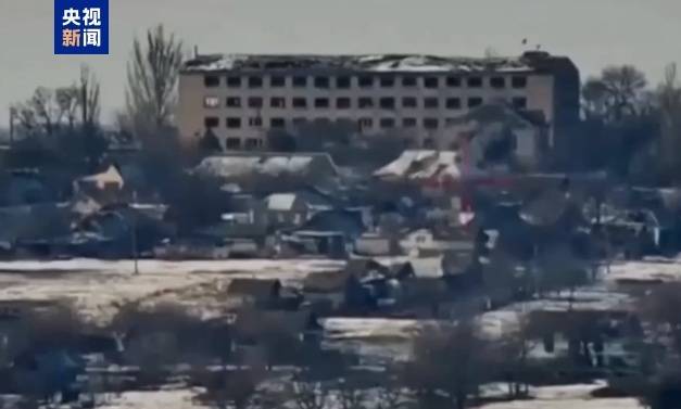 突发!俄罗斯一购物中心遭乌军袭击<strong></p>
<p>中币和安币</strong>,已致4死9伤;莫斯科遭大规模无人机袭击;泽连斯基抵达沙特