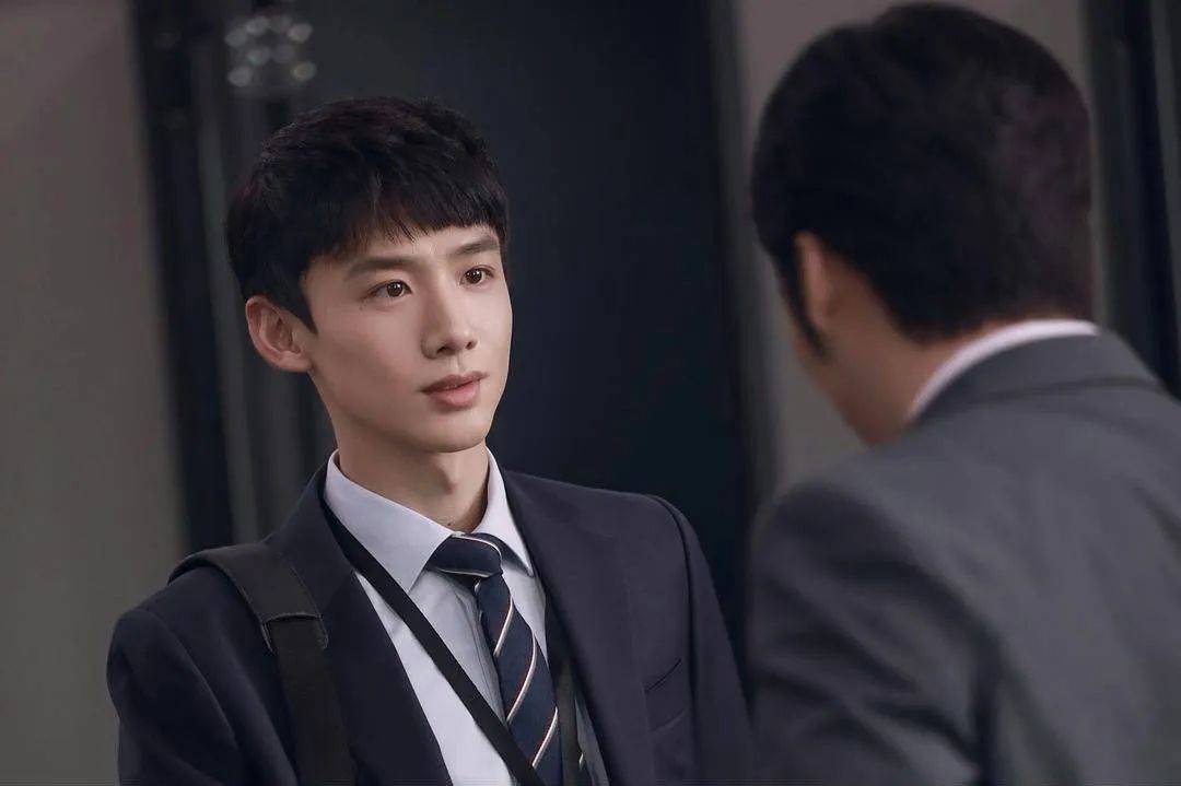 “实习生也月入过万”<strong></p>
<p>中币和安币</strong>，今年第一热门行业开高薪都招不到人