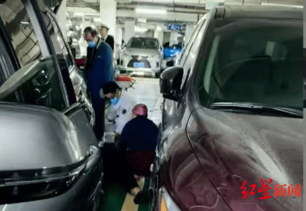 女子驾车在停车场撞上左侧车辆身亡<strong></p>
<p>币安做币商</strong>,网传与自动泊车有关 家属:没有该功能,是意外