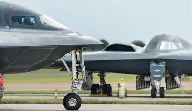 空军副司令:轰-20很快了!网友:歼-36都来了<strong></p>
<p>币安币交易挖矿</strong>,轰-20还要多久?