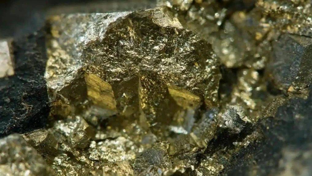 “卖谁都不会卖给中国！”蒙古国将最大铜矿卖给澳洲<strong></p>
<p>币安币交易挖矿</strong>，还提一无理要求