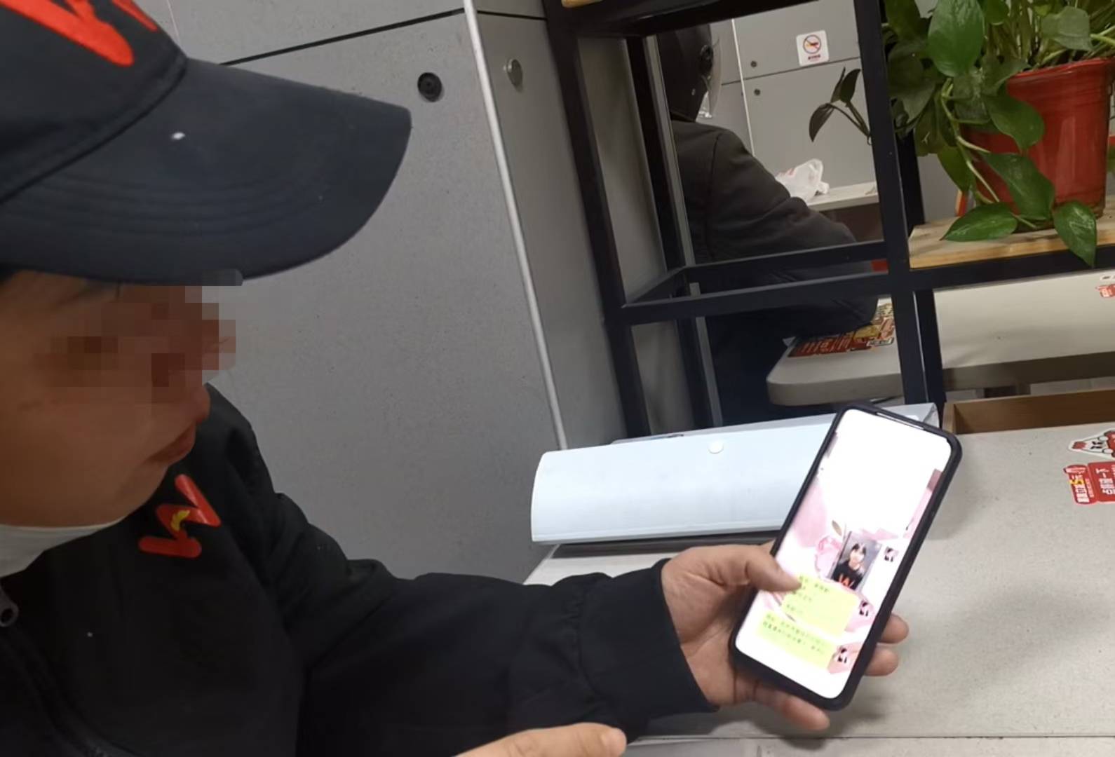 卧底华莱士两家门店:过期食材换签续命<strong></p>
<p>安卓比特币</strong>,炸油酸价超标易引腹泻