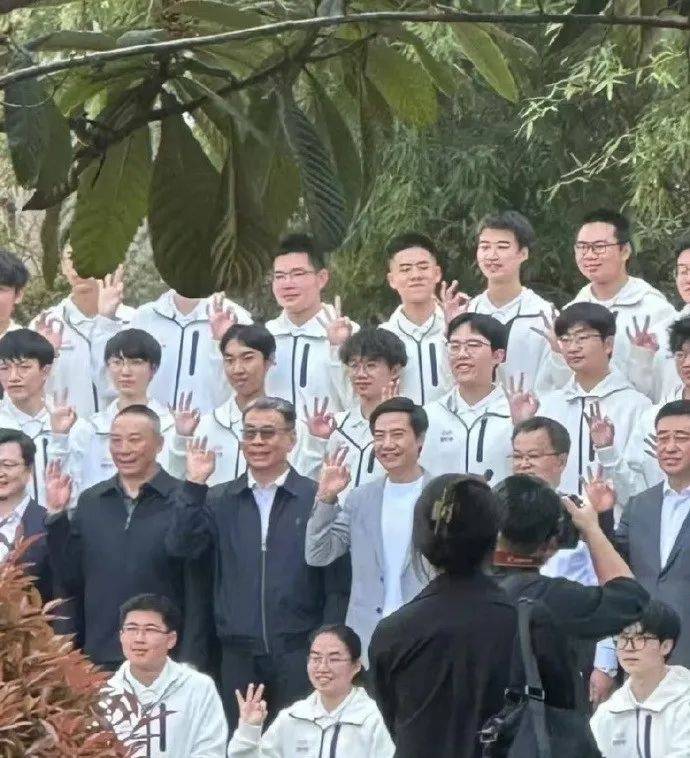 雷军回应如何保持好身材:英语不好已经让母校“蒙羞”<strong></p>
<p>莱特币安卓挖矿</strong>,不能再形象欠佳