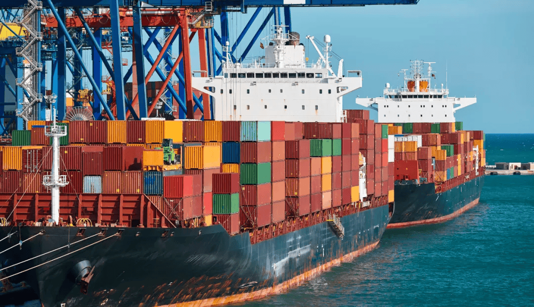 彭博社：美国对中国船舶征收数十亿美元税款 恐引发“贸易末日”