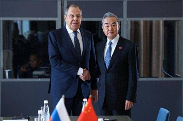 普京要打百年战争<strong></p>
<p>币安火币中币</strong>,特朗普发飙,中国专机落地,这个局中俄能破