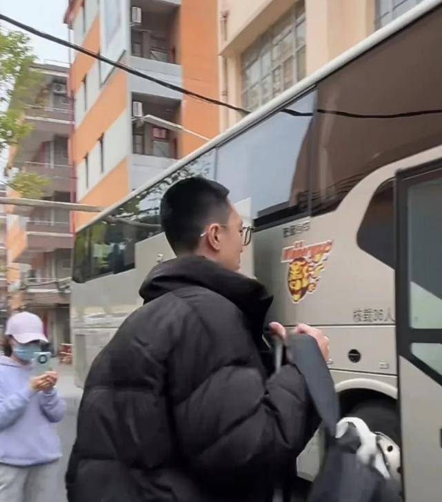 杜锋带13人出征上海!4外援+23兄弟<strong></p>
<p>nano币安</strong>,贝贝获重用