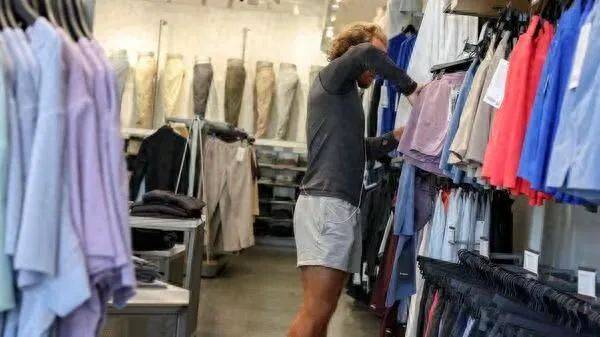 哄堂大笑!对等关税生效<strong></p>
<p>币安VSYS</strong>,第一个倒下的国家竟是美国自己?