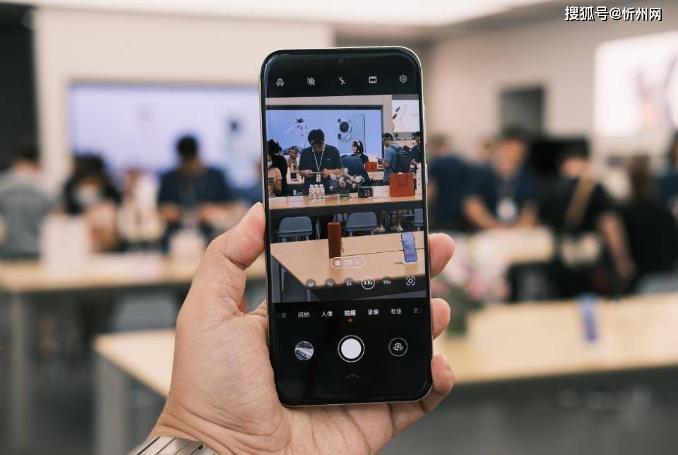 华为再次妥协<strong></p>
<p>币安控股</strong>,不好卖就降价,16GB+512GB顶尖旗舰突降3600元!