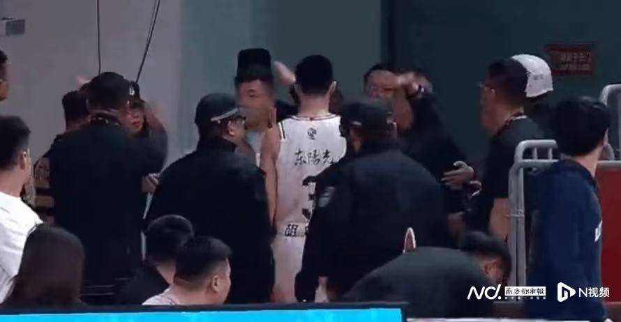 八强战广东男篮再负山西，杜锋：胡明轩被罚下对我们伤害太大