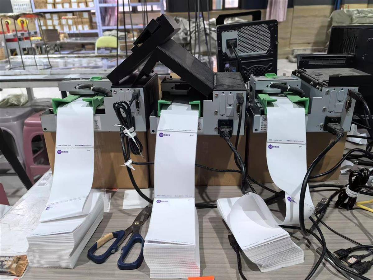 他发出的81万件快递全是电诈卡片<strong></p>
<p>币安控股</strong>!武汉江岸警方破获特大诈骗案