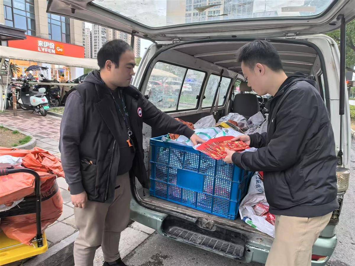 他发出的81万件快递全是电诈卡片<strong></p>
<p>币安控股</strong>!武汉江岸警方破获特大诈骗案