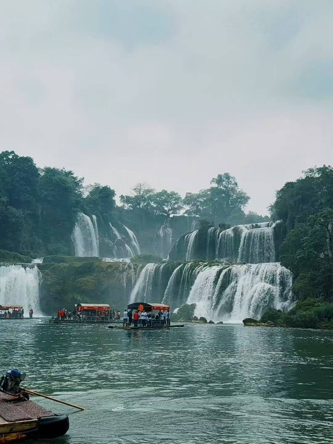 广西德天跨国瀑布变“小水滴”<strong></p>
<p>币安官方网址</strong>,景区:枯水期,水量要到6月以后恢复