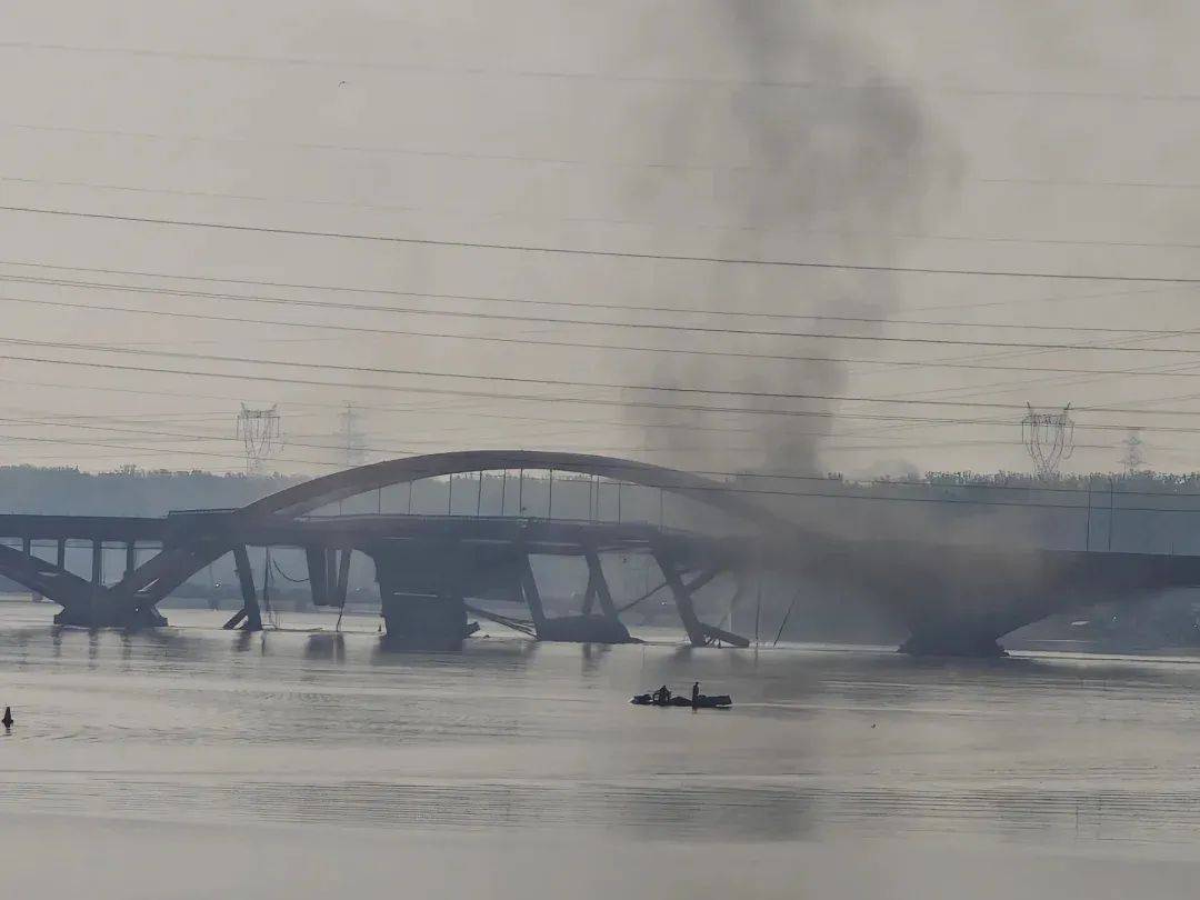 北京潮白河大桥部分路段起火坍塌<strong></p>
<p>币安宝钱包</strong>,官方:原因正调查