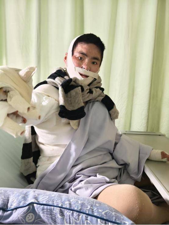 女孩被前男友泼汽油致残<strong></p>
<p>币安宝钱包</strong>,凶手法庭上威胁杀人