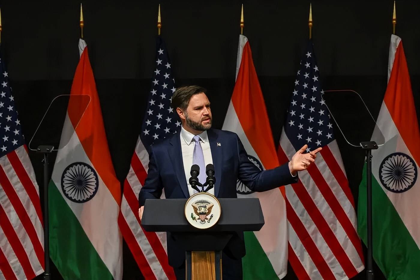 印度航母行踪曝光！180度掉头返航<strong></p>
<p>币安转人民币</strong>，这是在躲巴基斯坦的导弹吗？