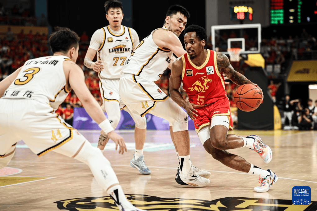 布朗30+9 广厦26分大胜辽宁总分2-0拿赛点