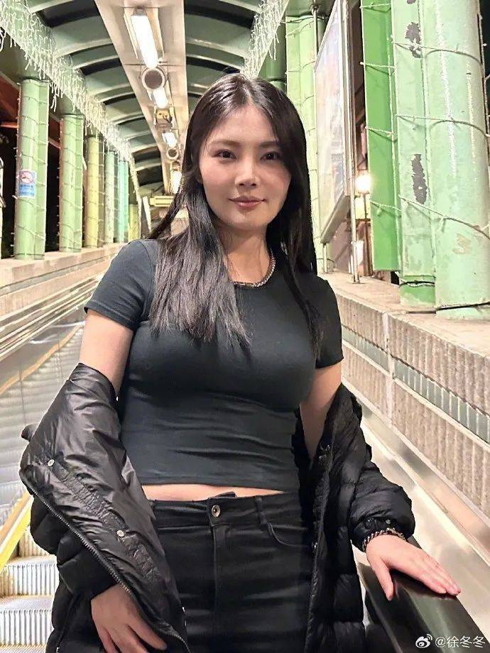 “椰树女神”徐冬冬晒真实肚子<strong></p>
<p>币安转人民币</strong>,展示健康美:不超130斤就舒适!