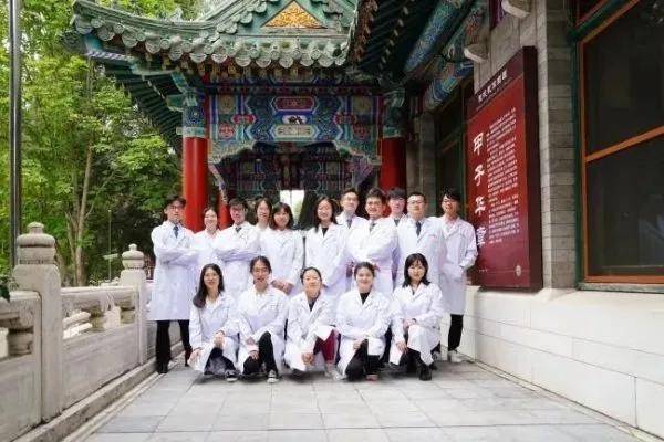 金融学生成了医学博士<strong></p>
<p>币安wrx</strong>,协和“4+4规培”究竟是怎么回事?