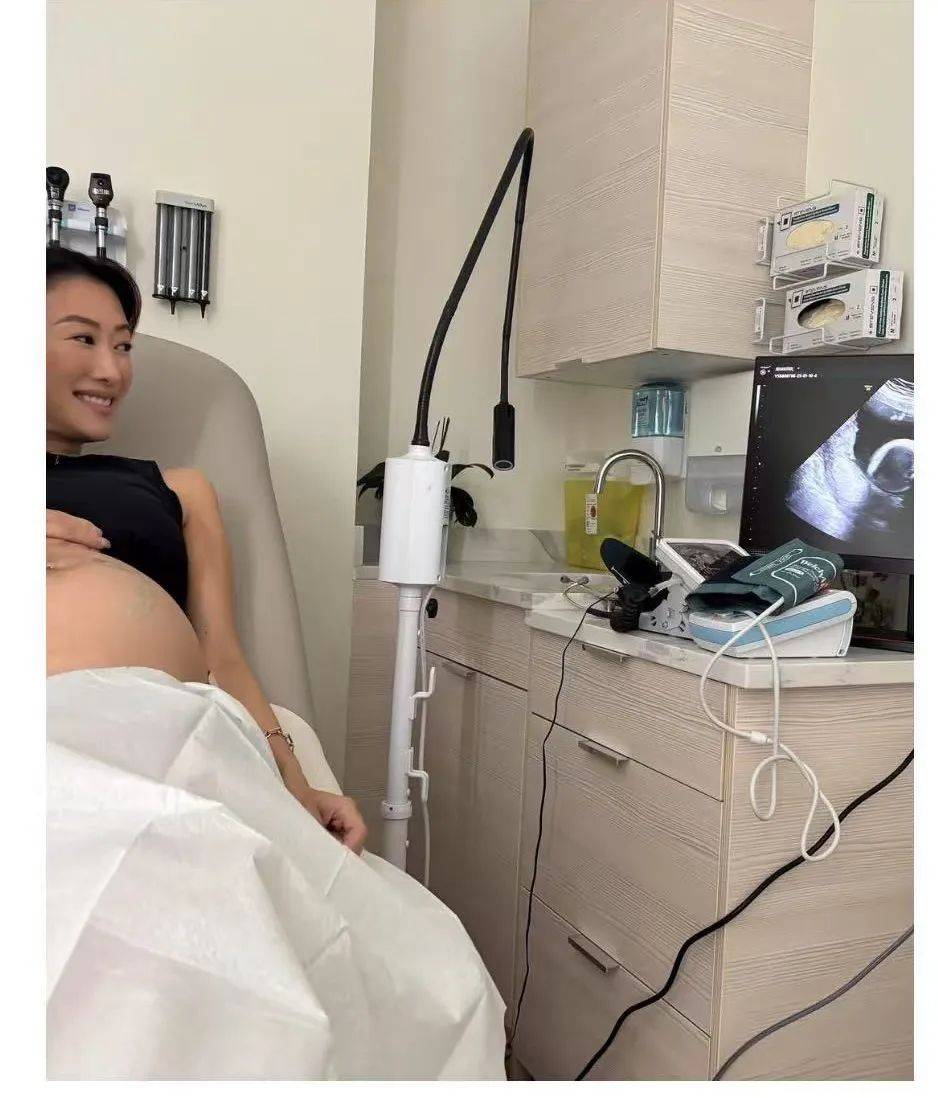 谢霆锋妹妹谢婷婷宣布怀第二胎<strong></p>
<p>币安下载</strong>!晒出和高大外籍老公甜蜜合照