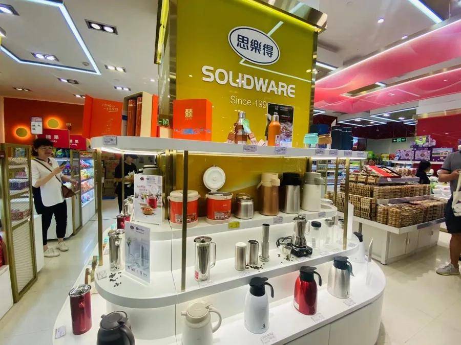 “1800元的出口商品219元拿下”!上海人假期疯狂“捡漏”<strong></p>
<p>币安钱包官网</strong>,这里外贸好东西都卖爆了,新品还将接力上市