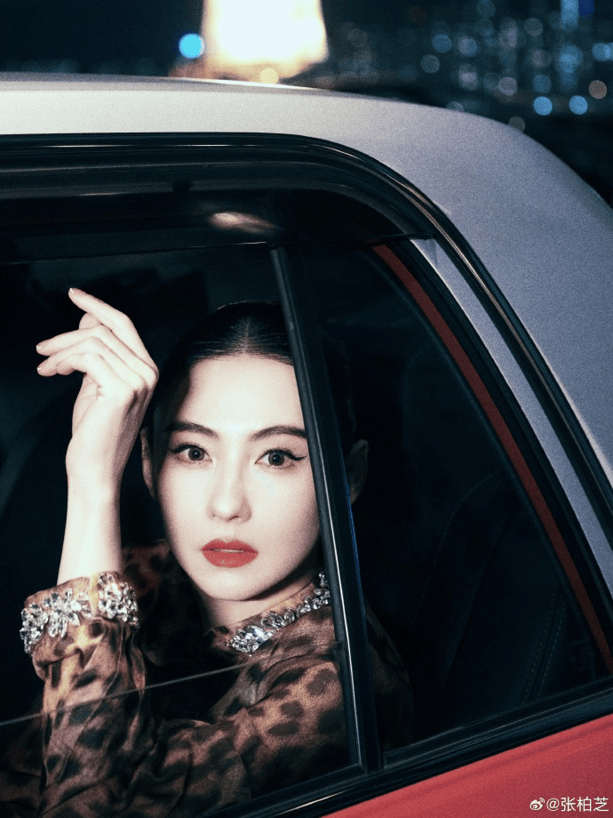 张柏芝身穿豹纹装<strong></p>
<p>币安最大杠杆</strong>，时隔26年再现我养你名场面！烈焰红唇太抢镜