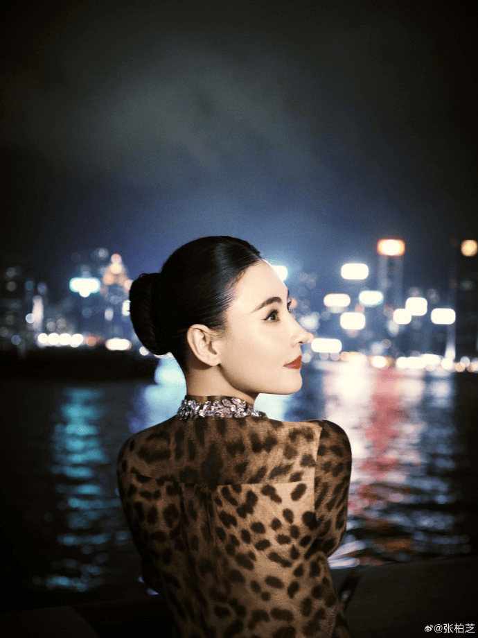 张柏芝身穿豹纹装<strong></p>
<p>币安最大杠杆</strong>，时隔26年再现我养你名场面！烈焰红唇太抢镜