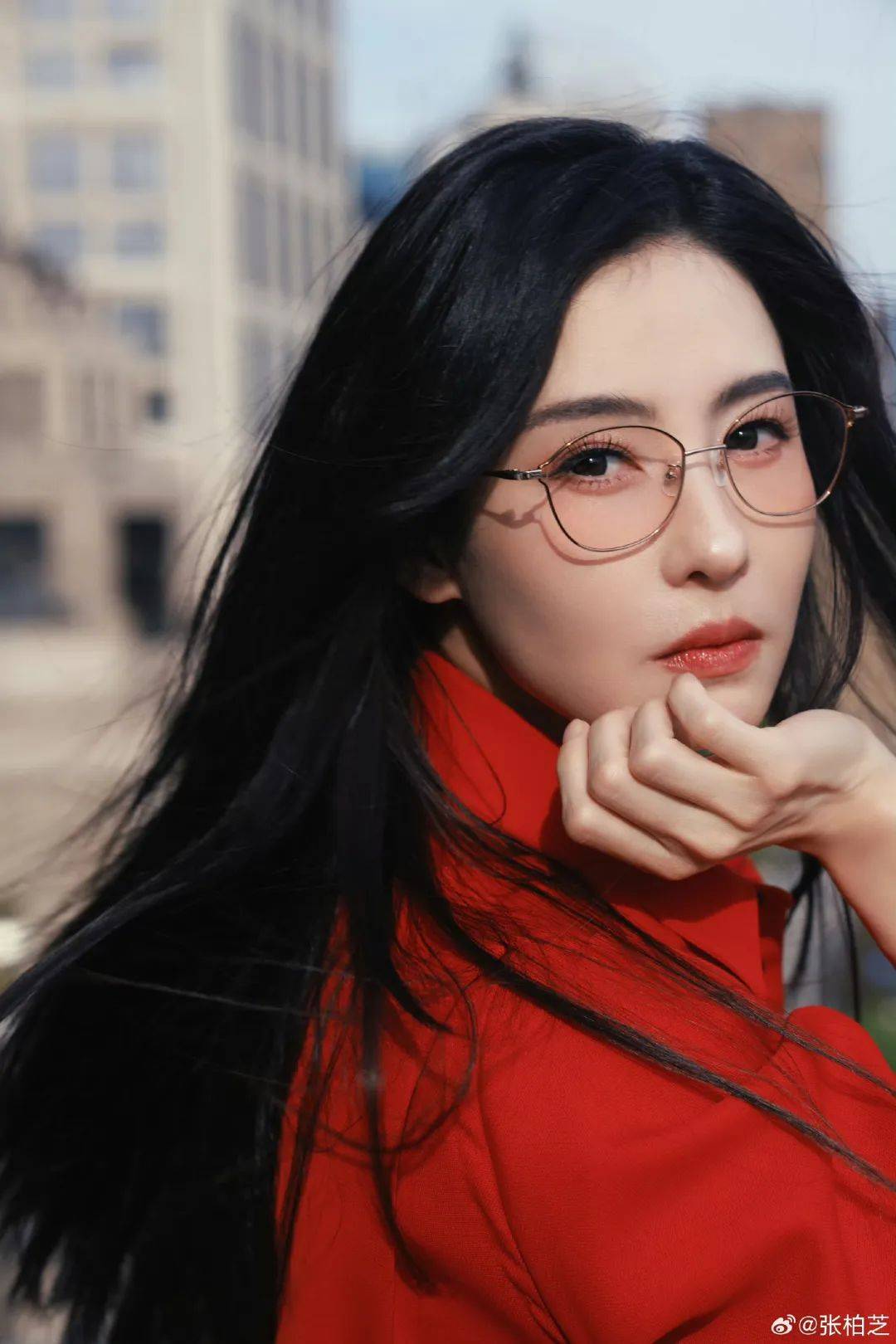 张柏芝身穿豹纹装<strong></p>
<p>币安最大杠杆</strong>，时隔26年再现我养你名场面！烈焰红唇太抢镜