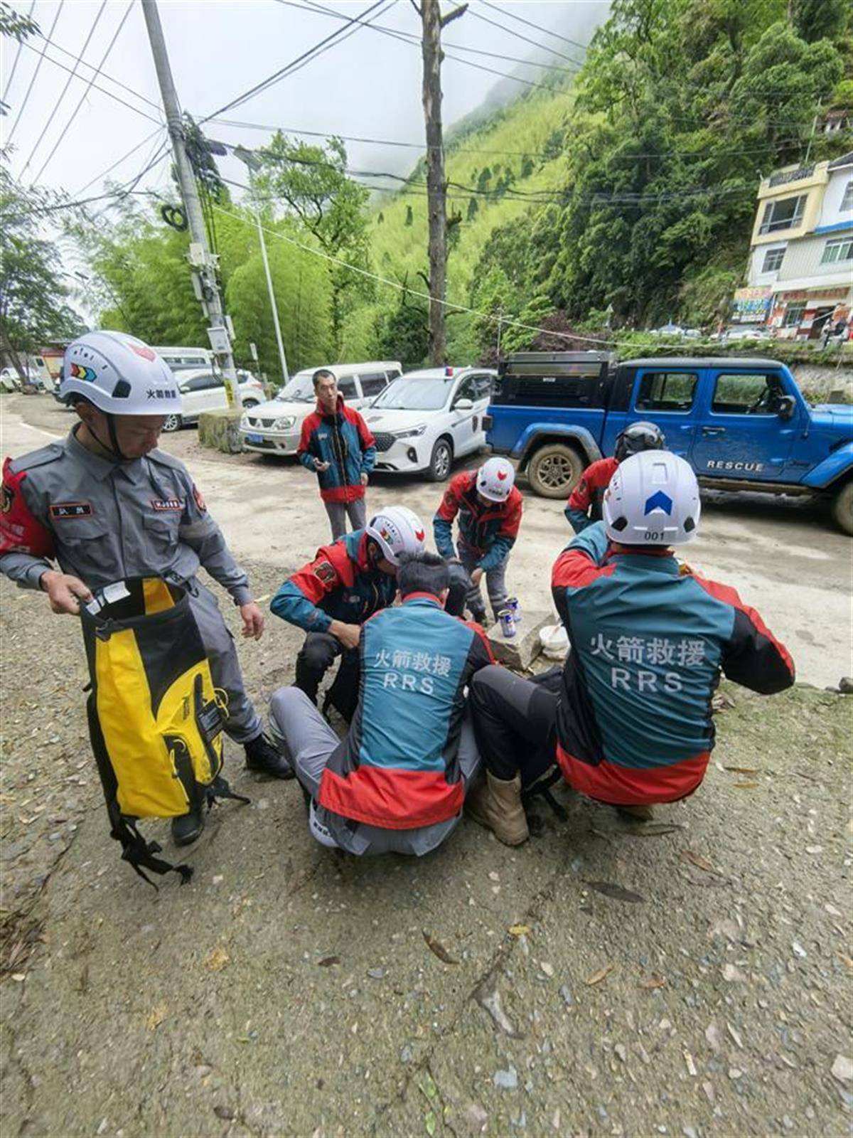 不到7点<strong></p>
<p>币安测试网</strong>,搜寻福建8岁失踪男童的救援队伍已经出发