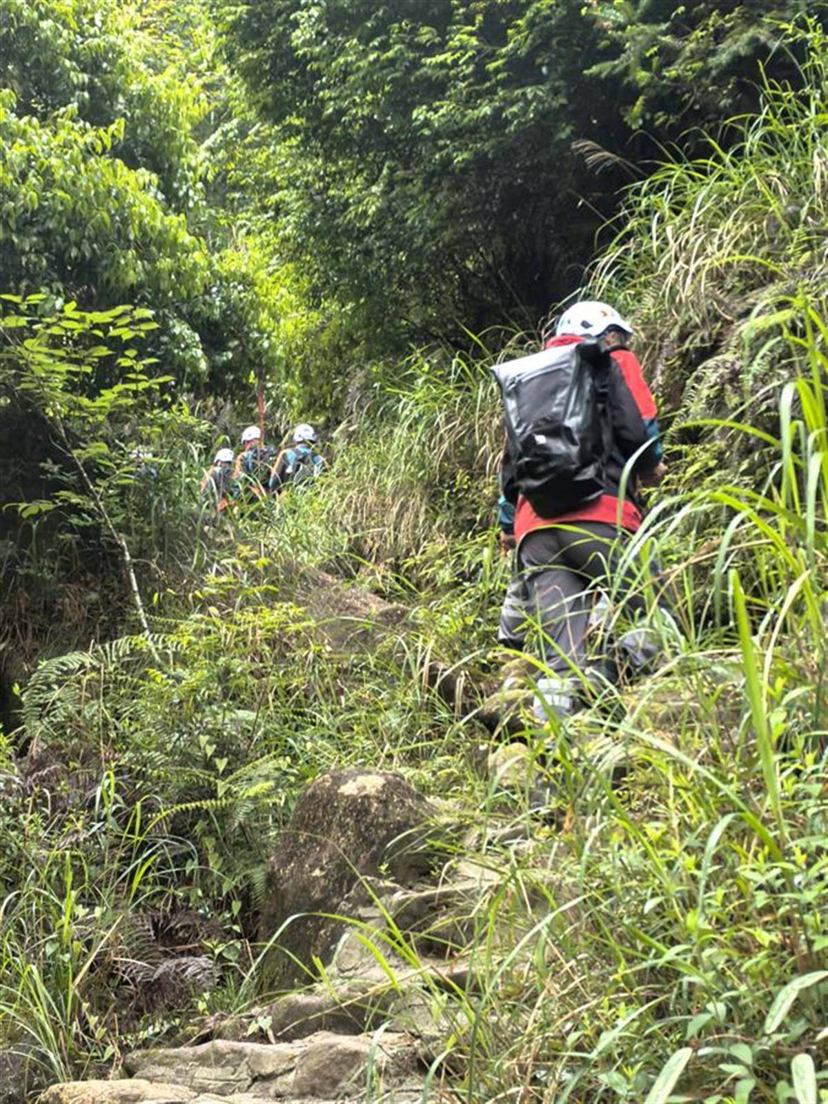 不到7点<strong></p>
<p>币安测试网</strong>,搜寻福建8岁失踪男童的救援队伍已经出发